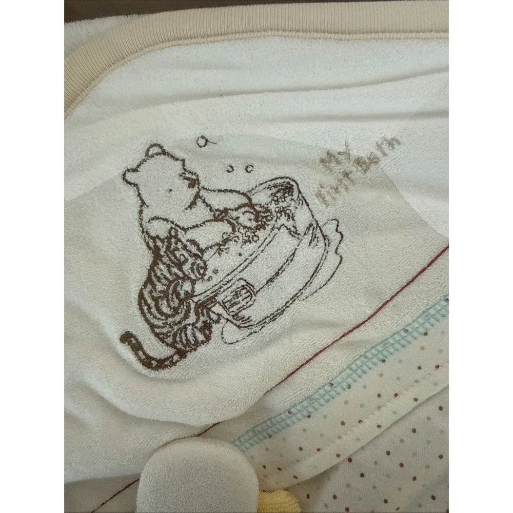 Disney Classic Winnie the Pooh Hooded Towel & Washcloths Cotton Gift Set NOS